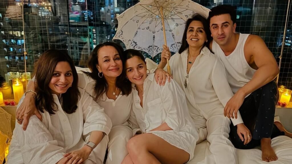 Alia Bhatt and Ranbir Kapoor turn hosts on Mother’s Day, celebrate ‘precious moments with’ Neetu Kapoor, Soni Razdan | Bollywood ullu-web-prime.com